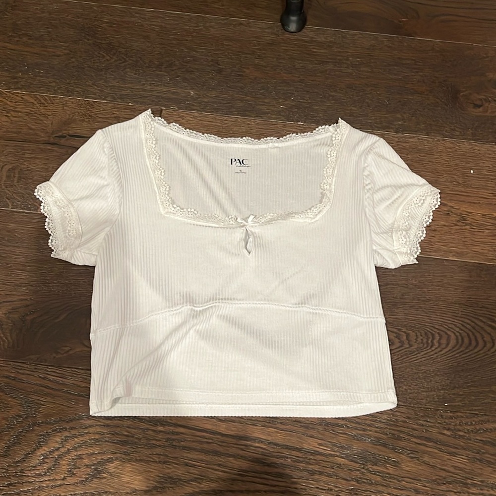 Pacsun size medium crop top for sale price can be negotiated.